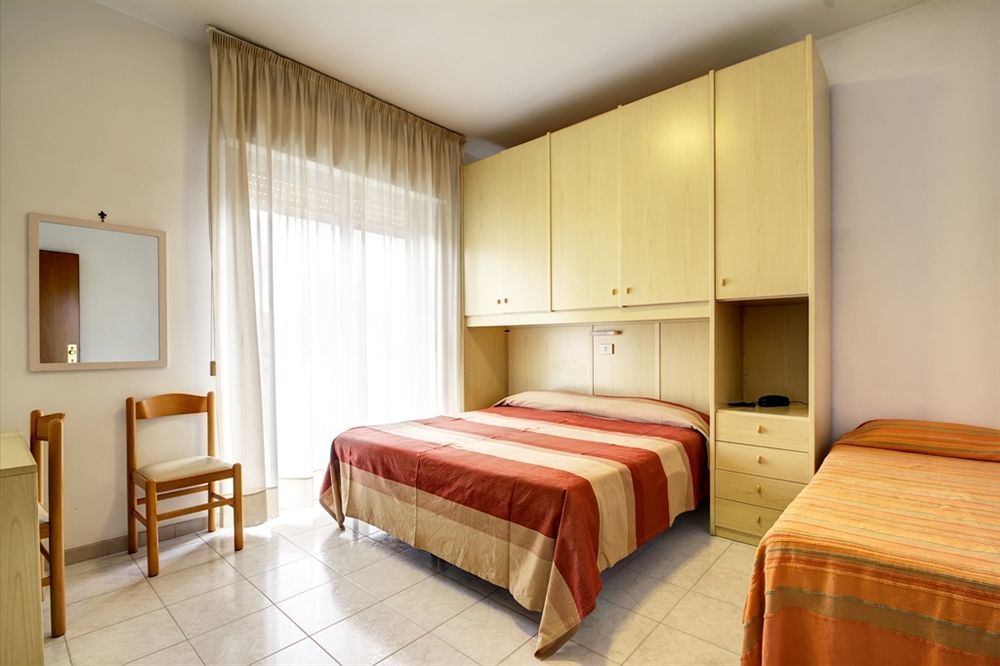 Hotel Virginia Diano Marina Exteriör bild